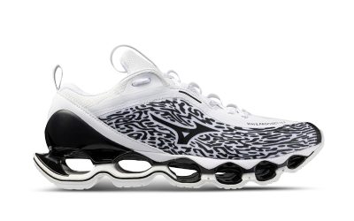 Official Look at the Mizuno Wave Prophecy 13.2 “White/Black”